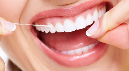Zahnseide ein effizientes Zahnreinigungs-Werkzeug
